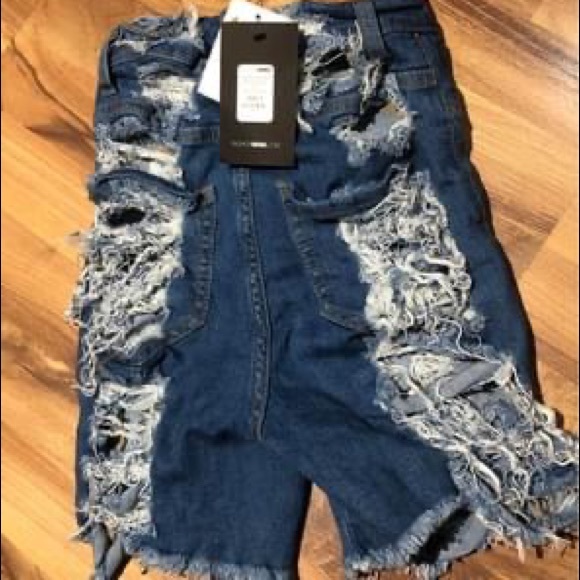 NWT Size 1 distressed Bermuda shorts - Picture 3 of 5